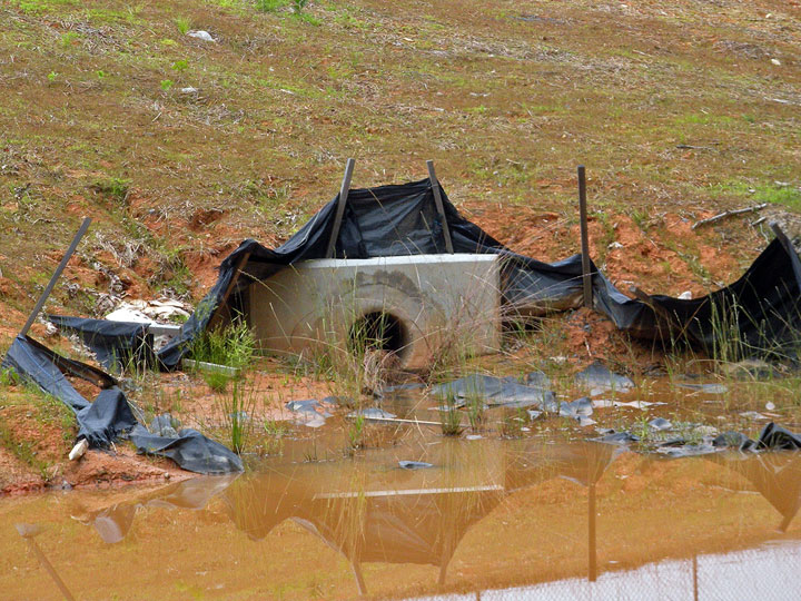 Stormwater pond outlet